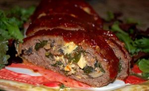 Мясной рулет с грибами